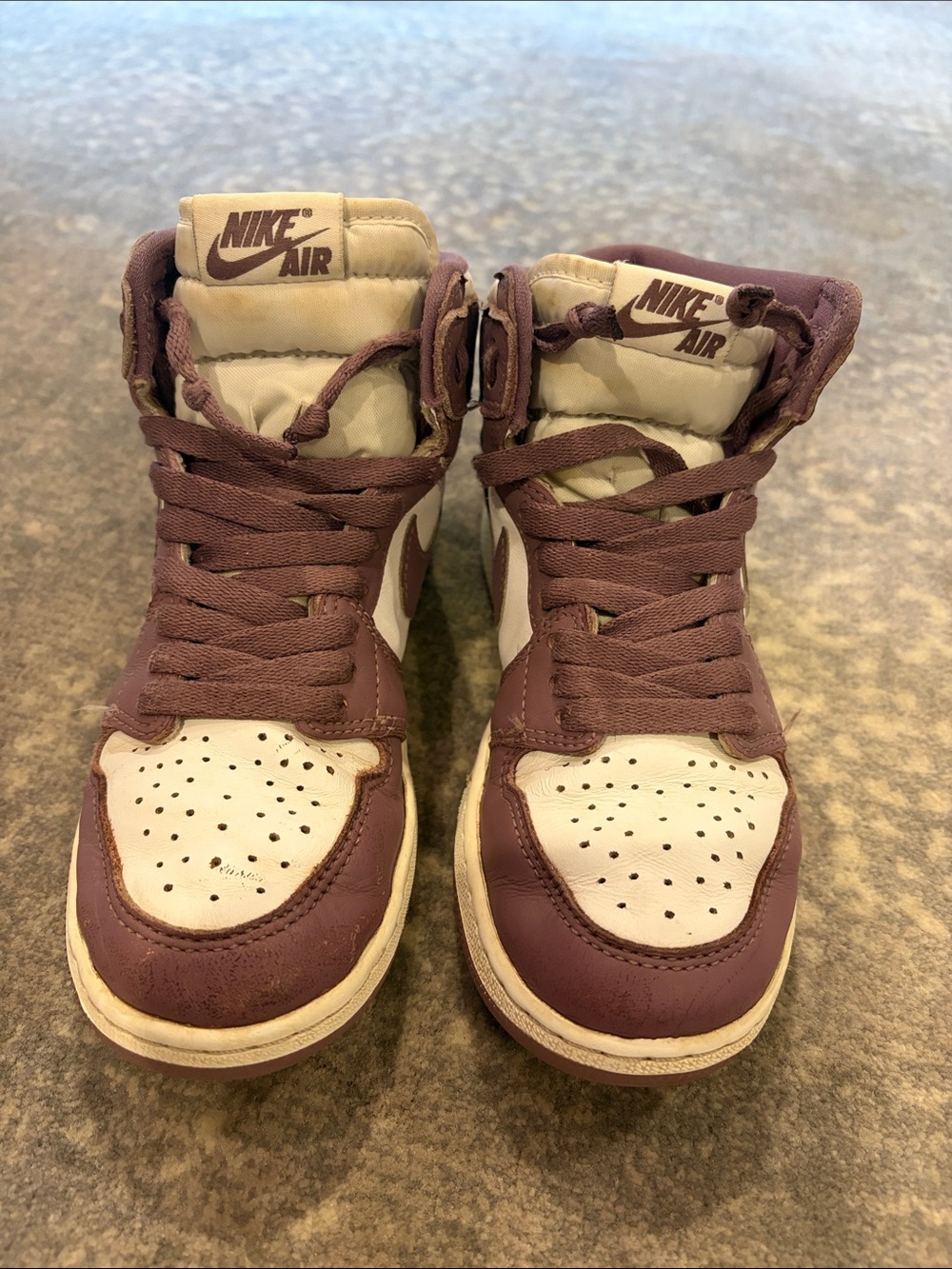 Nike air Jordans Kids High-Top Sneakers in White and Mauve size 3.5